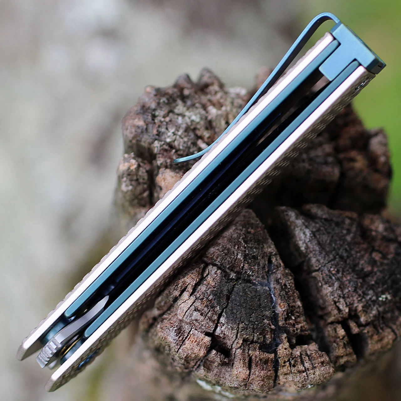 CRKT CEO Microflipper - Silver Alum (2.36" 12C27) 7081 CRKT CEO Microflipper - Silver Alum (2.36" 12C27) 7081 -Blade HQ Knife Shop 7081.1 90897.1677510382