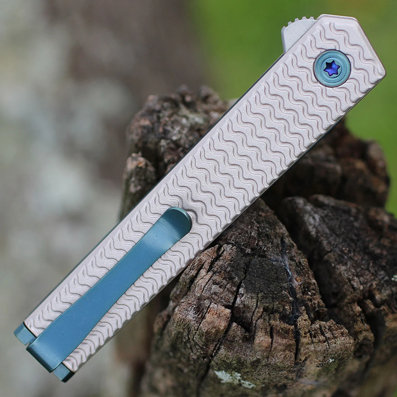 CRKT CEO Microflipper - Silver Alum (2.36" 12C27) 7081 CRKT CEO Microflipper - Silver Alum (2.36" 12C27) 7081 -Blade HQ Knife Shop 7081.4 48603.1677510381